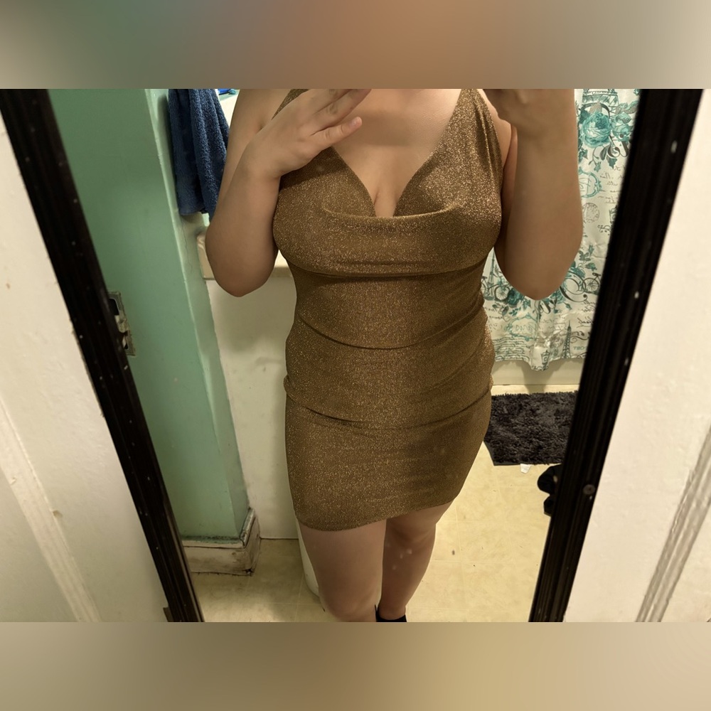 Gold shimmery dress. Size Medium to Large. Very stretchy material.